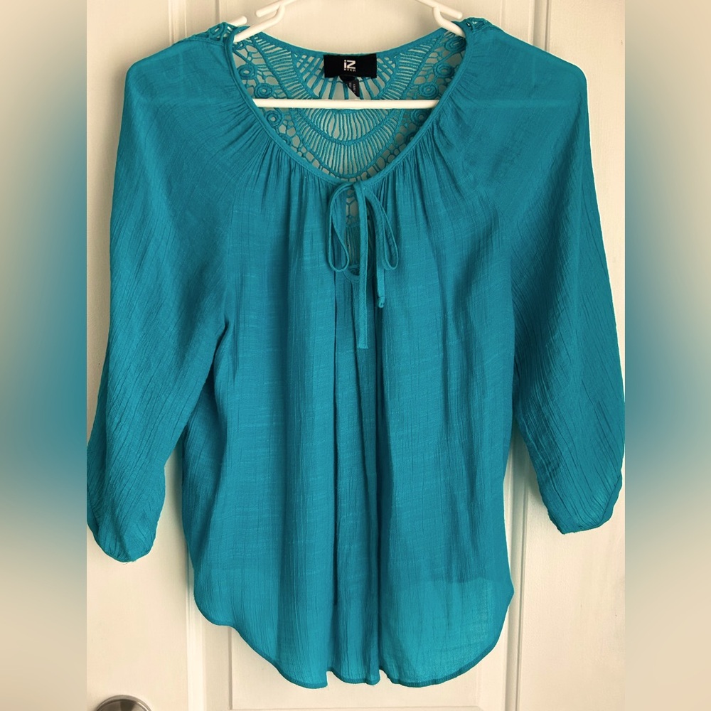 IZ Byer 🩵 Cute Top